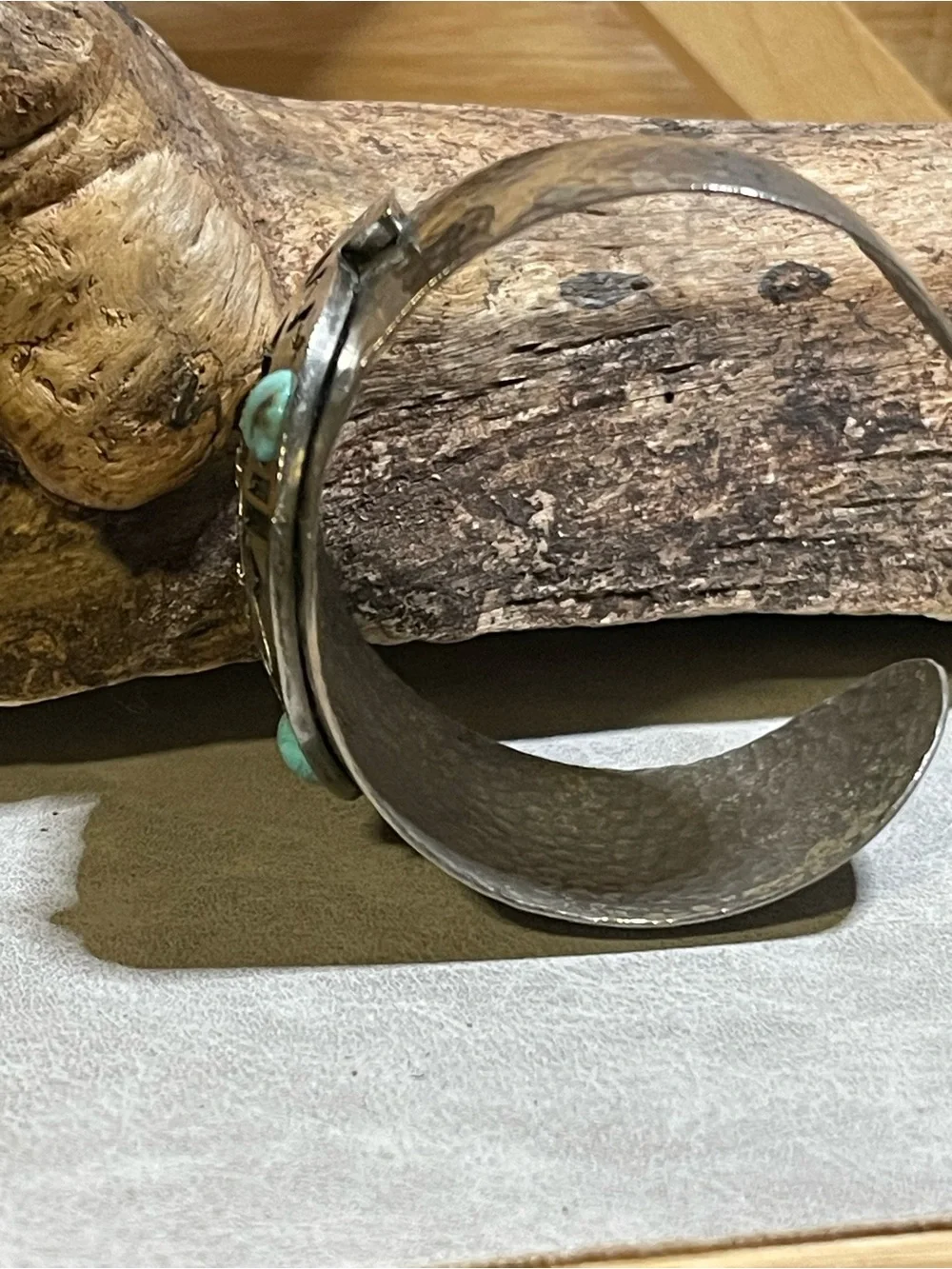 50g Handcrafted Southwest- Style Gecko Motif Wide Cuff Bracelet